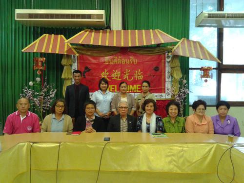 中國僑網(wǎng)廣肇會館理事長何國忠接見來訪的何韻主席代表團,。(泰國《世界日報》)