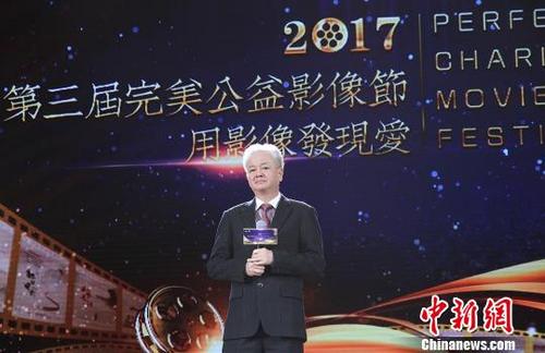中國僑網馬來西亞僑商古潤金說,,海外華人要自立自強,,就要從學習自己的語言開始。崔佳明 攝