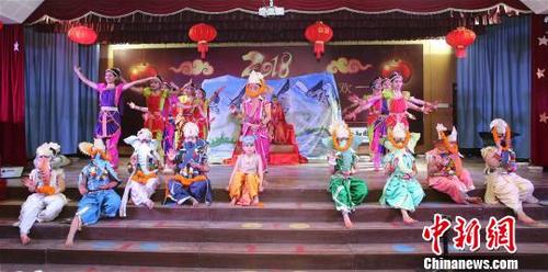中國僑網(wǎng)圖為《尼泊爾濕婆神的故事》表演,。 張晨翼 攝