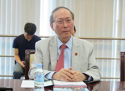 中國僑網(wǎng)柬華理事會(huì)會(huì)長方僑生