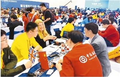 中國僑網(wǎng)日前,,由英國謝菲爾德大學(xué)孔子學(xué)院等組織的經(jīng)貿(mào)代表團(tuán)到北京、鄭州等地訪問交流,。圖為交流現(xiàn)場,。謝菲爾德大學(xué)孔子學(xué)院供圖