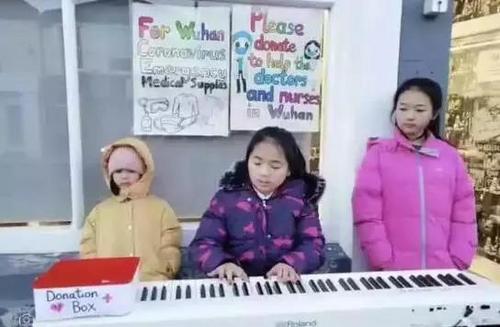 中國僑網(wǎng)學生們參加義演為祖(籍)國籌款。(圖片來源:中國華文教育基金會)