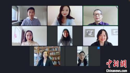 中國僑網(wǎng)圖為大學(xué)生選拔賽評審現(xiàn)場。 中國駐德國大使館教育處供圖