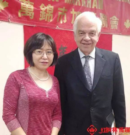 加拿大移民部長麥嘉廉與谷劍云總編,。