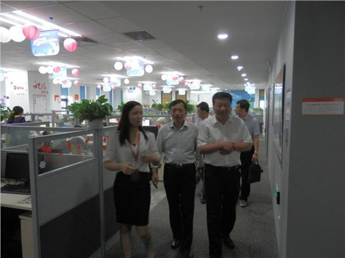 中國僑網實地查看信息產業(yè)基地