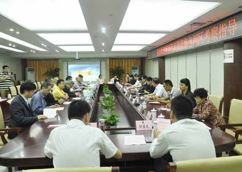 中國僑網(wǎng)圖為出席省僑聯(lián)六次僑代會的部分海外僑商代表團在合肥包河區(qū)考察,。(安徽僑聯(lián))