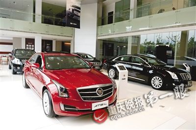 中國僑網(wǎng)蘇渝凱迪拉克4S店展出了4款車型,。(《重慶晚報》/方向 范東生 任君)