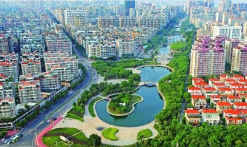 中國僑網(wǎng)近年來,,汕頭市環(huán)境衛(wèi)生管理形成“兩級(jí)政府,、三級(jí)管理、四級(jí)網(wǎng)絡(luò)”,,城區(qū)道路保潔時(shí)間在16小時(shí)以上,。(《南方日?qǐng)?bào)》/馬卡 方淦明 張志華 攝)