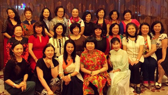 歐洲華僑華人婦女聯(lián)合總會聯(lián)合多家協(xié)會搭建中歐女企業(yè)家交流平臺,在廣州簽署了合作備忘錄。