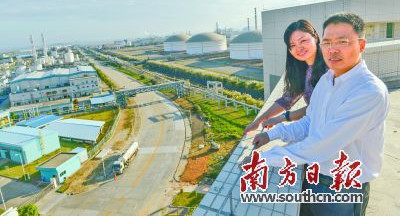 葉偉平和徐俊燁夫婦公司的樓頂,,正好可以俯瞰大亞灣石化區(qū)。