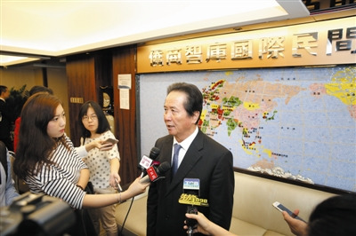 海內(nèi)外媒體在首屆“僑交會(huì)”期間聚焦“國(guó)際民間交流中心”。深圳僑報(bào)記者