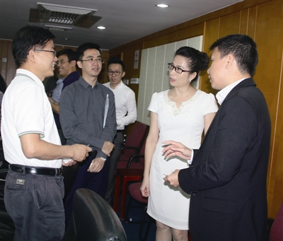 僑界青年和海歸企業(yè)家們?cè)敿?xì)了解南山的創(chuàng)新創(chuàng)業(yè)環(huán)境,。