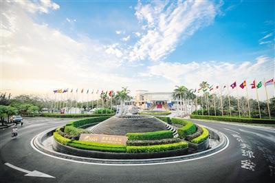 中國僑網(wǎng)圖為博鰲亞洲論壇國際會議中心外景,。本報記者 袁琛 攝