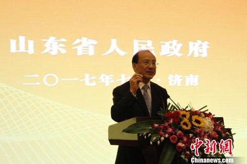 中國僑網(wǎng)山東省副省長季緗綺10日晚與參加第十一屆“世界華裔杰出青年華夏行”山東線的華裔杰出青年會面,?!∩骋婟垺z