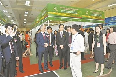 中國僑網(wǎng)我(寧波)市外貿(mào)企業(yè)參加2017東博會(huì)機(jī)電產(chǎn)品展(越南),。 (錢芳 攝)