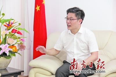 中國(guó)僑網(wǎng)在張欽偉看來(lái),,祖國(guó)永遠(yuǎn)是海外華僑華人的堅(jiān)強(qiáng)后盾。余丹 攝