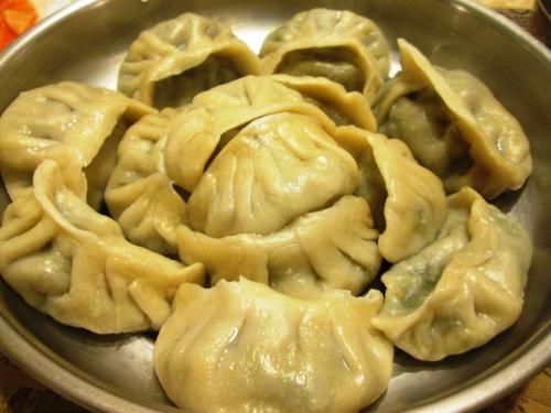 中國(guó)僑網(wǎng)菠菜玉米餡水餃。(圖片來(lái)源:美國(guó)《世界日?qǐng)?bào)》)
