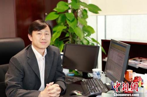 中國僑網(wǎng)中國銀行上海市分行貿(mào)易金融部總經(jīng)理兼大宗商品業(yè)務(wù)部總經(jīng)理張欣園 鐘航 攝