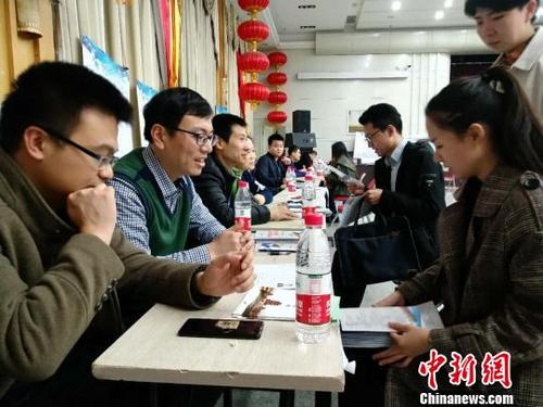 中國僑網(wǎng)3月28日,,由中共江西省委組織部,、江西省人力資源和社會保障廳組織的高層次人才專場招聘會第三站在沈陽舉行,?!⊥鮿Αz