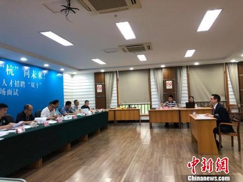 中國僑網(wǎng)面試現(xiàn)場,。 黃林鳳 攝