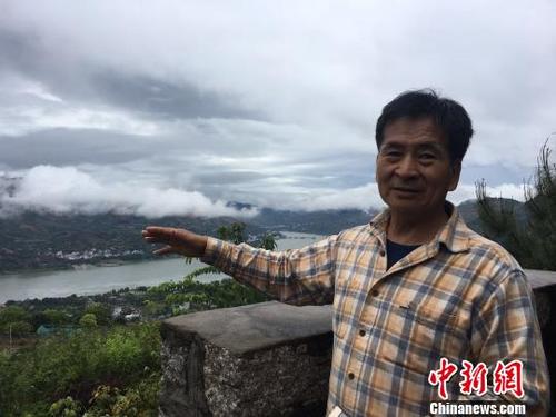 中國僑網(wǎng)過去的12年間,,來自臺灣高雄的馬基莊在福州市郊閩侯縣洋石山上種下約39萬棵樹,,開辦朝陽休閑農(nóng)場,?!×执阂稹z