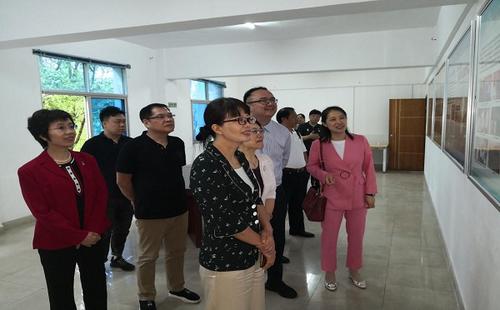 中國(guó)僑網(wǎng)黃芳一行調(diào)研海歸企業(yè)郴州倬沐醫(yī)療有限公司,。(湖南省僑聯(lián)網(wǎng)站)