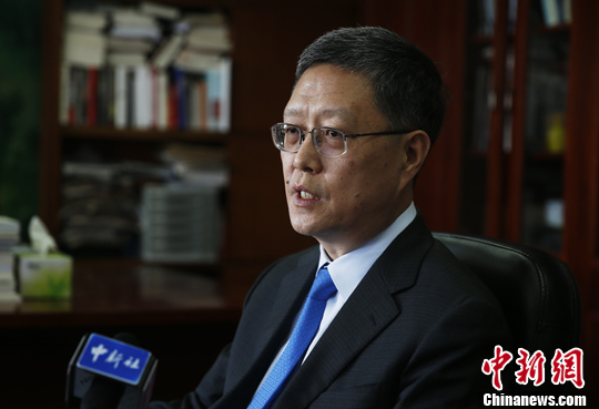 中國僑網(wǎng)國僑辦副主任何亞非近日在京接受“中國僑網(wǎng)”記者專訪時表示,華僑華人在“一帶一路”建設(shè)中所起到的作用不可或缺,,他們是“一帶一路”的傳播者,、實踐者、受益者,。(劉關(guān)關(guān) 攝)