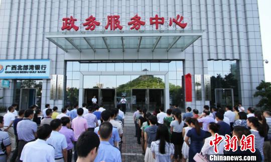 中國(guó)僑網(wǎng)近日,,我國(guó)首個(gè)華僑農(nóng)場(chǎng)行政審批局在廣西武鳴華僑農(nóng)場(chǎng)掛牌成立,。據(jù)介紹,武鳴華僑農(nóng)場(chǎng)自轉(zhuǎn)體改制以來(lái),,已經(jīng)發(fā)展成為國(guó)家級(jí)經(jīng)濟(jì)技術(shù)開發(fā)區(qū)——廣西-東盟經(jīng)開區(qū),,成為中國(guó)與東盟合作的重要載體和北部灣經(jīng)濟(jì)區(qū)重點(diǎn)產(chǎn)業(yè)園區(qū)之一,。