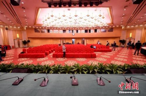中國僑網(wǎng)資料圖:10月11日,設(shè)在北京梅地亞賓館的中國共產(chǎn)黨第十九次全國代表大會新聞中心正式啟動對外接待服務(wù),。 中新社記者 侯宇 攝