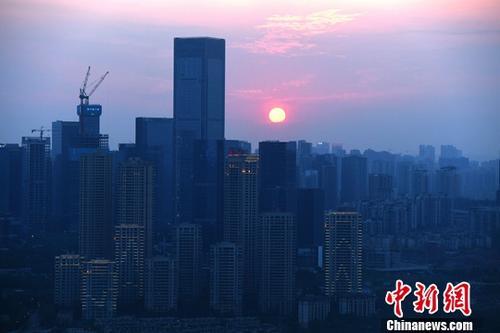 中國僑網(wǎng)資料圖為重慶高樓,。中新社記者 陳超 攝
