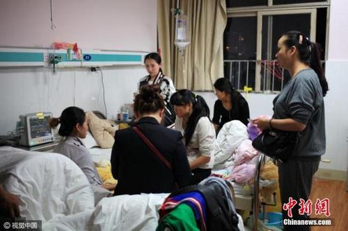中國僑網(wǎng)資料圖:貴州省貴陽市一家醫(yī)院住院部大樓的病房,。圖片來源:視覺中國