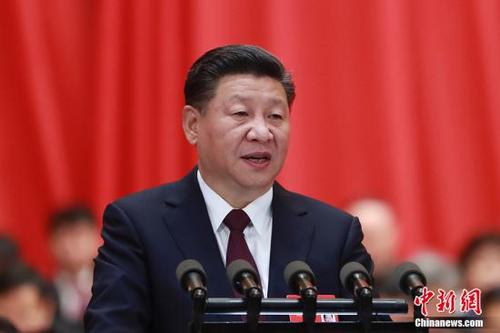 中國(guó)僑網(wǎng)10月18日上午,,中國(guó)共產(chǎn)黨第十九次全國(guó)代表大會(huì)在北京人民大會(huì)堂開幕。習(xí)近平代表第十八屆中央委員會(huì)向大會(huì)作報(bào)告,。 中新社記者 盛佳鵬 攝