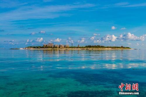 中國僑網資料圖,,圖為美麗的三沙晉卿島。2012年7月24日,,海南省三沙市成為中國最南端的年輕城市,,管轄西沙、中沙,、南沙的島礁及其海域,,面積200多萬平方公里。 中新社記者 駱云飛 攝