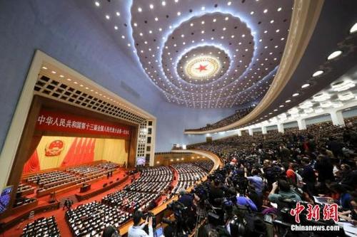 中國僑網(wǎng)3月5日,,十三屆全國人大一次會議在北京開幕,。中新社記者 杜洋 攝