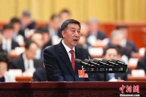 中國僑網3月13日,十三屆全國人大一次會議在北京人民大會堂舉行第四次全體會議。受國務院委托,,國務委員王勇向十三屆全國人大一次會議作關于國務院機構改革方案的說明。 中新社記者 劉震 攝