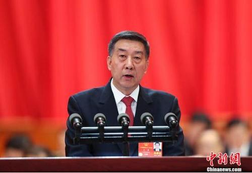 中國僑網(wǎng)3月13日,,十三屆全國人大一次會(huì)議在北京人民大會(huì)堂舉行第四次全體會(huì)議,。受國務(wù)院委托,,國務(wù)委員王勇向十三屆全國人大一次會(huì)議作關(guān)于國務(wù)院機(jī)構(gòu)改革方案的說明,。 中新社記者 劉震 攝
