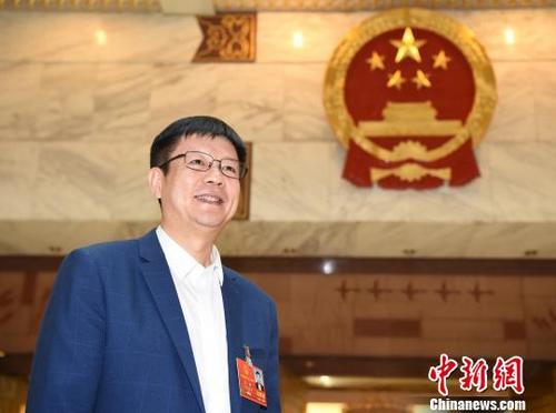 中國僑網(wǎng)全國人大代表,、浙江省經(jīng)濟(jì)和信息化委員會(huì)黨組書記張耕,?!『钣睢z