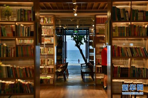 中國僑網(wǎng) 這是位于海南萬寧石梅灣的鳳凰九里書屋(3月25日攝),。 新華社記者郭程攝