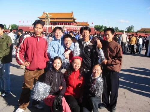 中國僑網(wǎng)(圖后排左一為陳庭堅博士。美國華文網(wǎng))