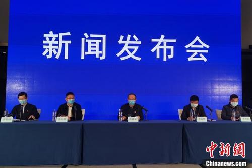 中國僑網(wǎng)3月11日17時50時許,,福建泉州召開新聞發(fā)布會通報欣佳酒店樓體坍塌事故的相關(guān)情況,。 孫虹 攝