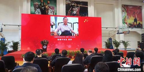 中國僑網(wǎng)現(xiàn)場播放安徽大學紐約石溪學院名譽院長楊振寧祝福視頻,?!〔帖慃悺z