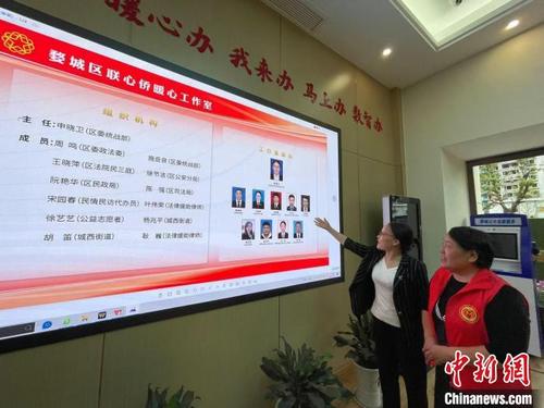 中國僑網(wǎng)婺城區(qū)聯(lián)心僑暖心工作室,。 張斌 攝