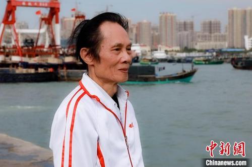 中國僑網(wǎng)圖為北海歸僑老人沈鴻杰,。 王偉臣 攝