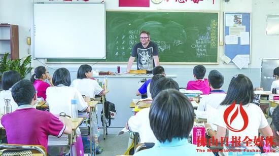 石門中學外籍老師Neil,。/佛山日報記者潘宇瑩攝