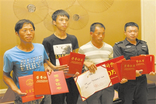 左起王新桂、王時(shí)清,、吳國(guó)彪父親,、楊炯。