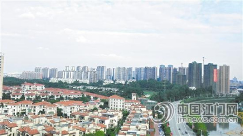 今年1—9月,,我市房產(chǎn)總成交量543.49萬平方米,,同比增長近三成,。張雷