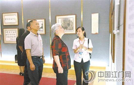 唐聞生,、李崴參觀周恩來總理視察新會紀(jì)念館,。
