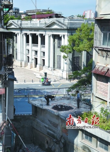 從潮海關(guān)舊址低級幫辦宿舍望去,唯一的“阻礙”圍墻正在被拆除,。