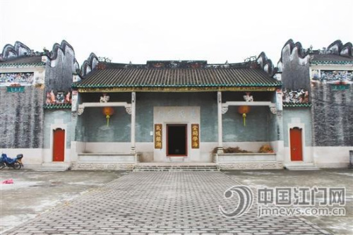 中國(guó)僑網(wǎng)古祠就坐落于文樓村內(nèi)的茶山腳下,,這里視野開(kāi)闊,,更顯得古祠氣勢(shì)恢宏,極具規(guī)模。