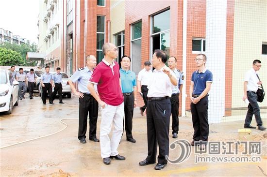 中國(guó)僑網(wǎng)江門市長(zhǎng)鄧偉根調(diào)研市級(jí)食品藥品快篩快檢中心項(xiàng)目選址,。